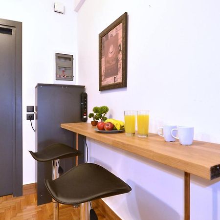 A Modern Rustic Cosy Apartment At The Foot Of Mount Lycabettus Atene Esterno foto