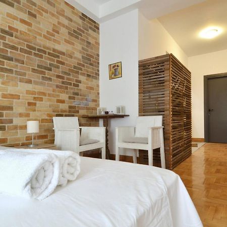 A Modern Rustic Cosy Apartment At The Foot Of Mount Lycabettus Atene Esterno foto