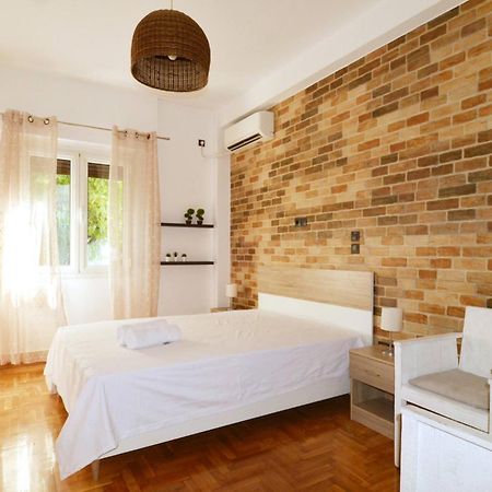 A Modern Rustic Cosy Apartment At The Foot Of Mount Lycabettus Atene Esterno foto