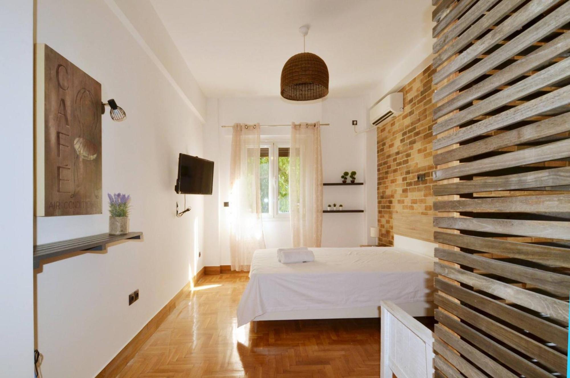 A Modern Rustic Cosy Apartment At The Foot Of Mount Lycabettus Atene Esterno foto
