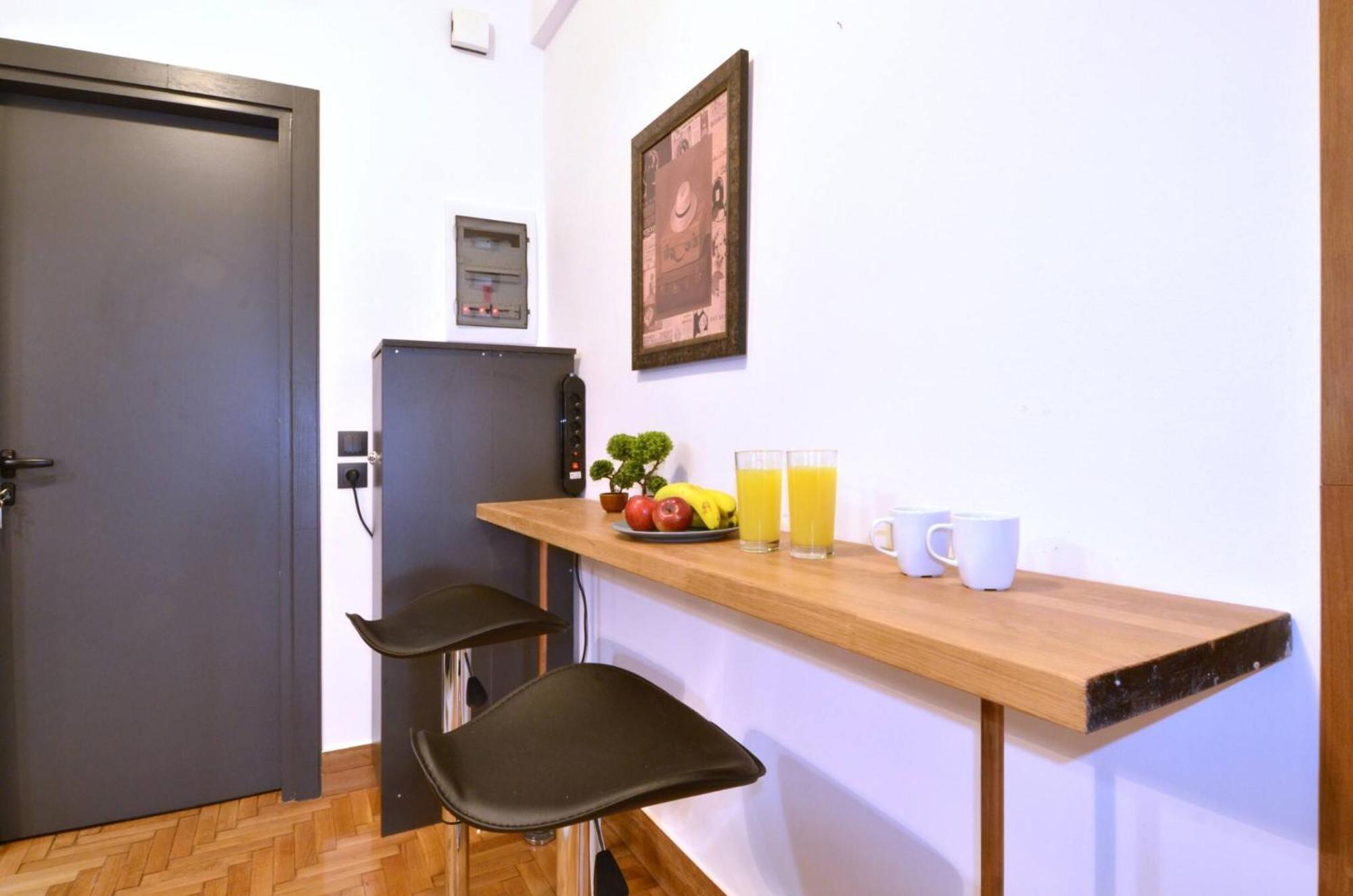 A Modern Rustic Cosy Apartment At The Foot Of Mount Lycabettus Atene Esterno foto