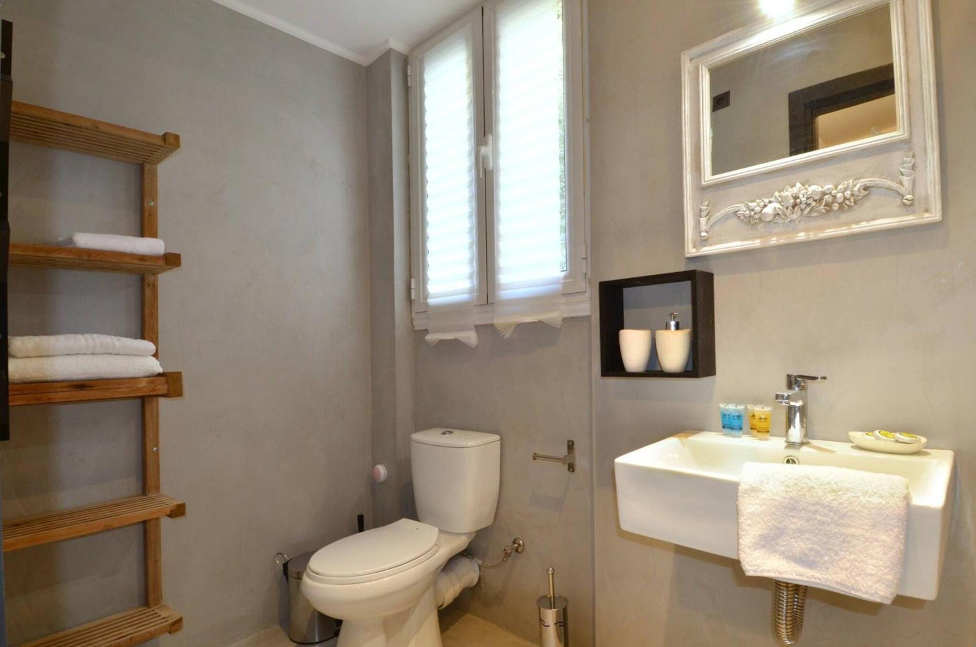 A Modern Rustic Cosy Apartment At The Foot Of Mount Lycabettus Atene Esterno foto